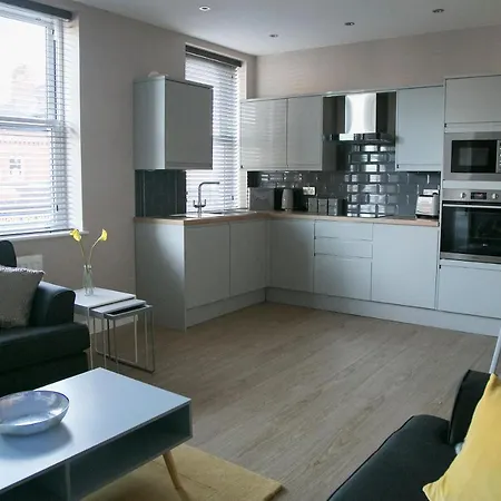 Alpha Deluxe 2 Bedroom Apartment *