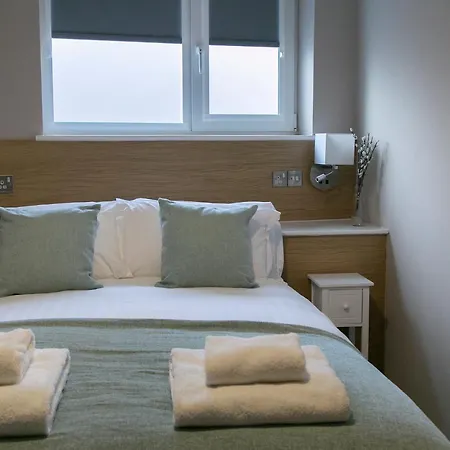 Alpha Deluxe 2 Bedroom Apartment *